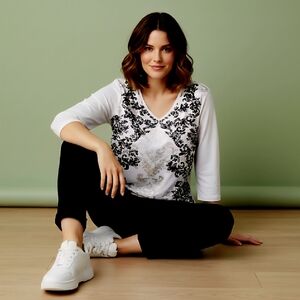 Go Anywhere Chicos Zynergy T-shift Size 2 (Large) Comfy!